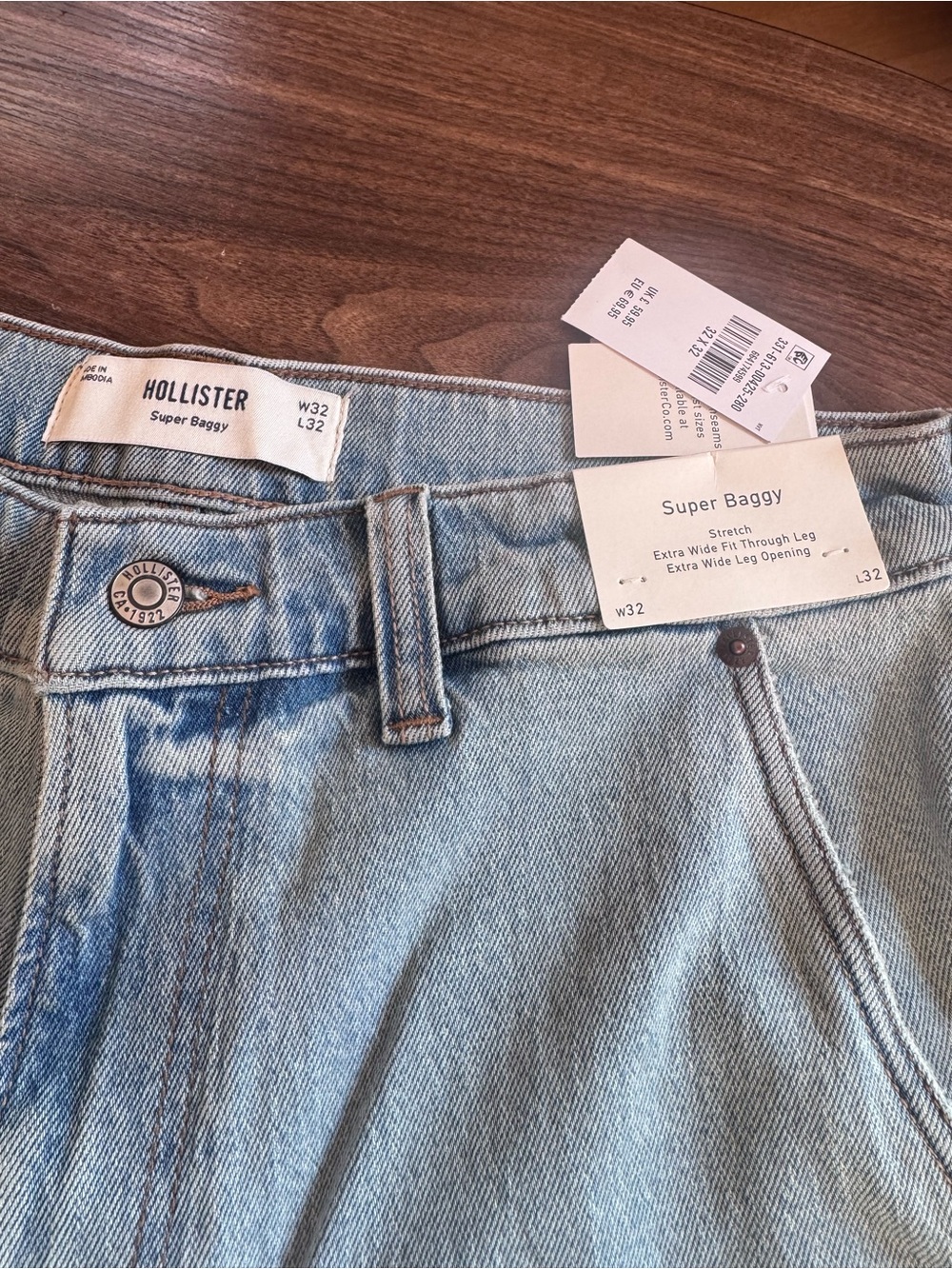 Hollister Super Baggy Light Wash Women’s Jeans